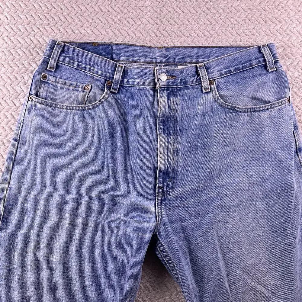 Vintage Levis 505 Regular Fit Straight Leg‎ Denim Jeans Mens Size 38x30 Light